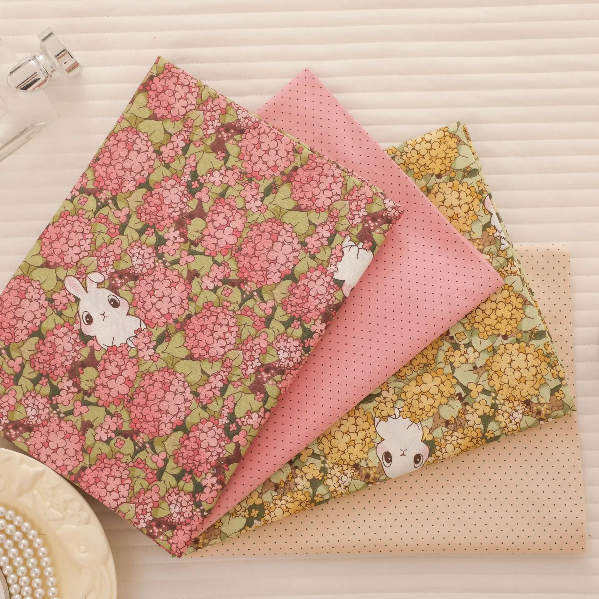Tela de algodón impresa para coser, flor linda, conejo, punto, tela de retazos, acolchado, álbum de recortes, Tecido DIY, material hecho a mano