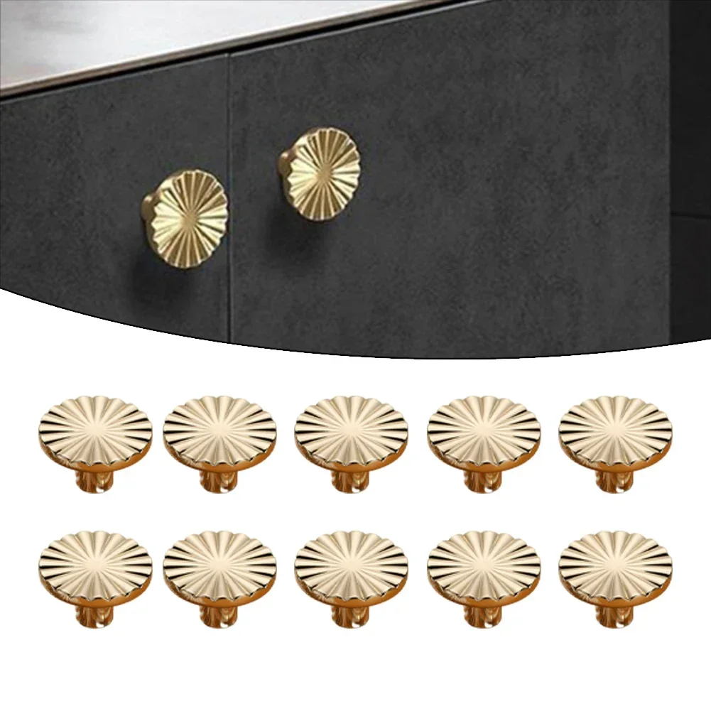 

Дверная ручка шкафа Украсьте мебельный шкаф Ручка шкафа Различное чувство роскоши Дверная ручка Ручная ковка