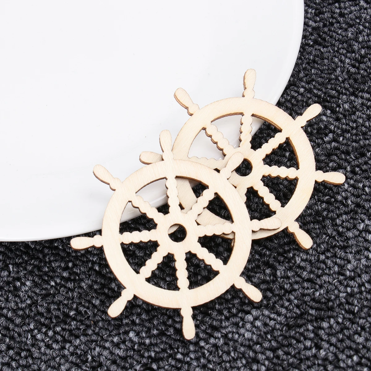 

100Pcs Ship Wheel Pendant Wood Craft Hanging Decoration DIY Unpainted Rudder Ornament for Indoor Outdoor Decor