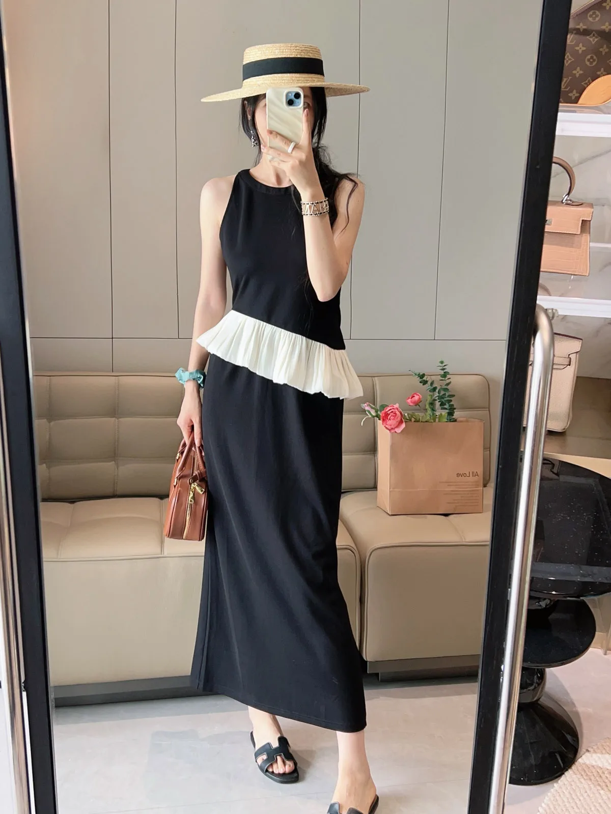 

Белый комплект из двух предметов: укороченный топ и юбка с высокой талией для стройности, летний женский костюм