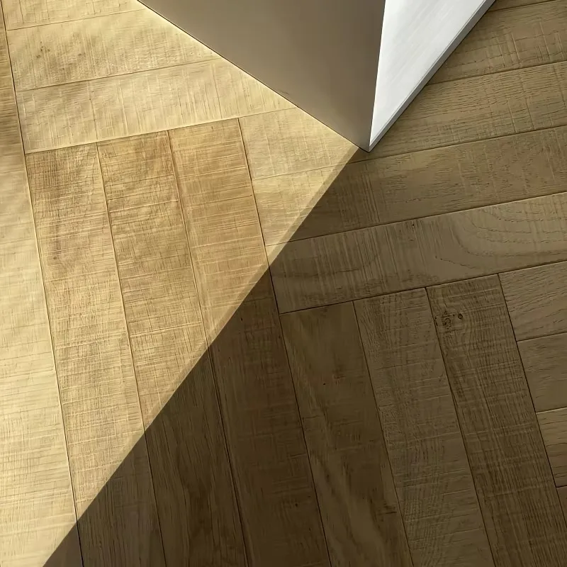 Customized size Bestselling Three-layer Oak Luxury Flooring Engineering Herringbone Reinforced Flooring For Residential And Comm