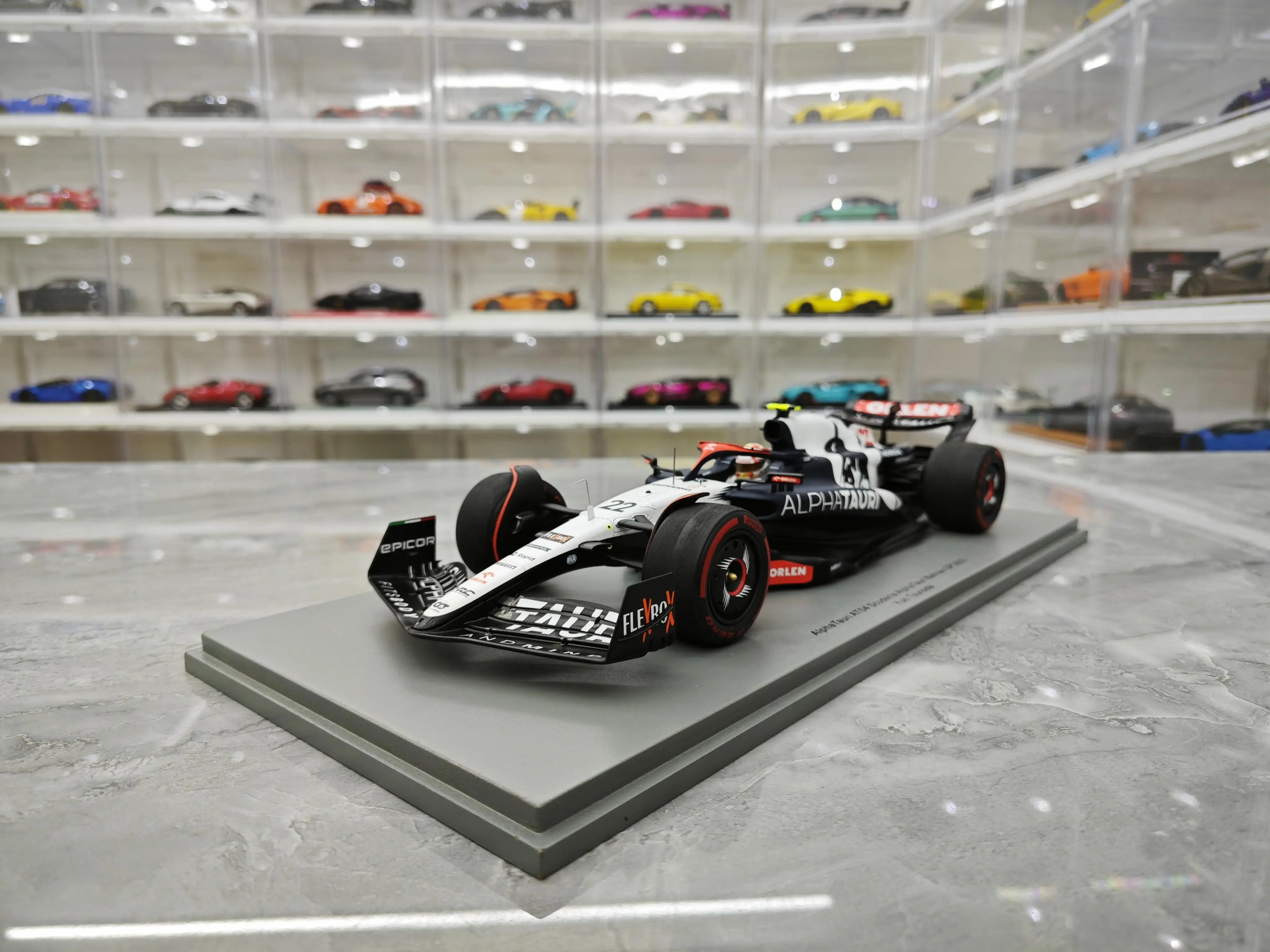 Spark 1:18 F1 AT04 Yuki 2023 Bahrain Simulation Limited Edition Resin Metal Static Car Model Toy Gift