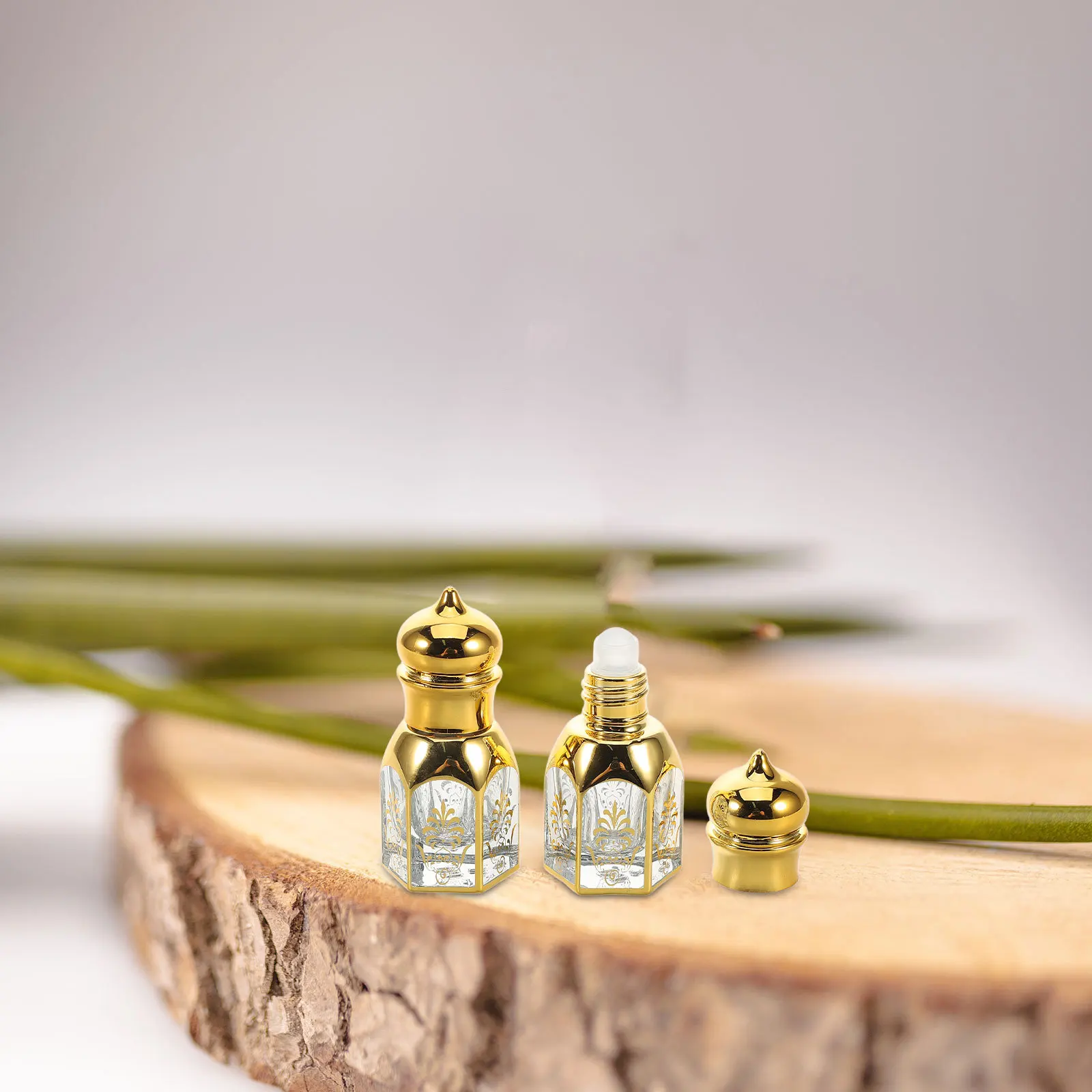 

2Pcs Essential Oil Roller Bottles Vintage Glass Containers Refillable Empty Leakproof Perfume Bottles Travel Gold Embossed