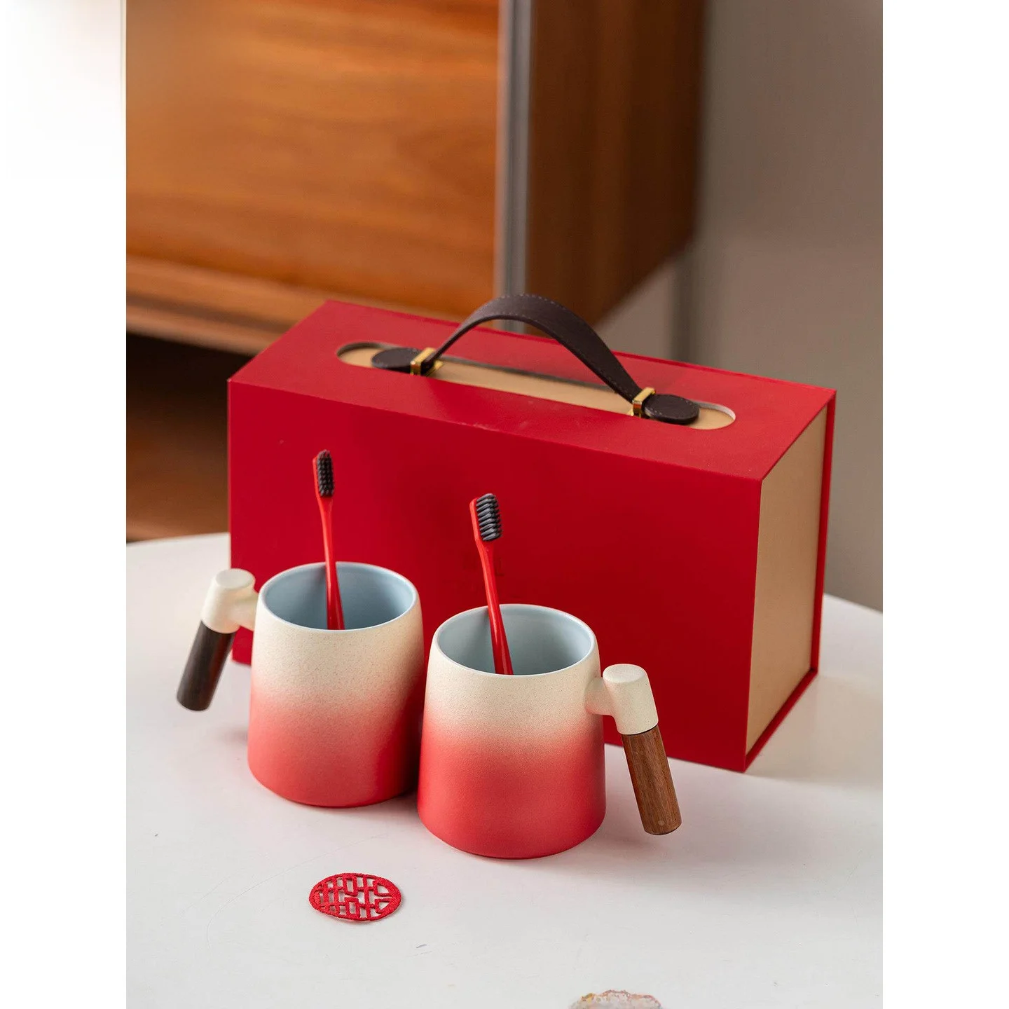 

Red Ceramic Couple Toothbrush Cups Wedding Grooming Glasses Creative Bathroom Supplies Ceramic Grooming Cup Set for Couples