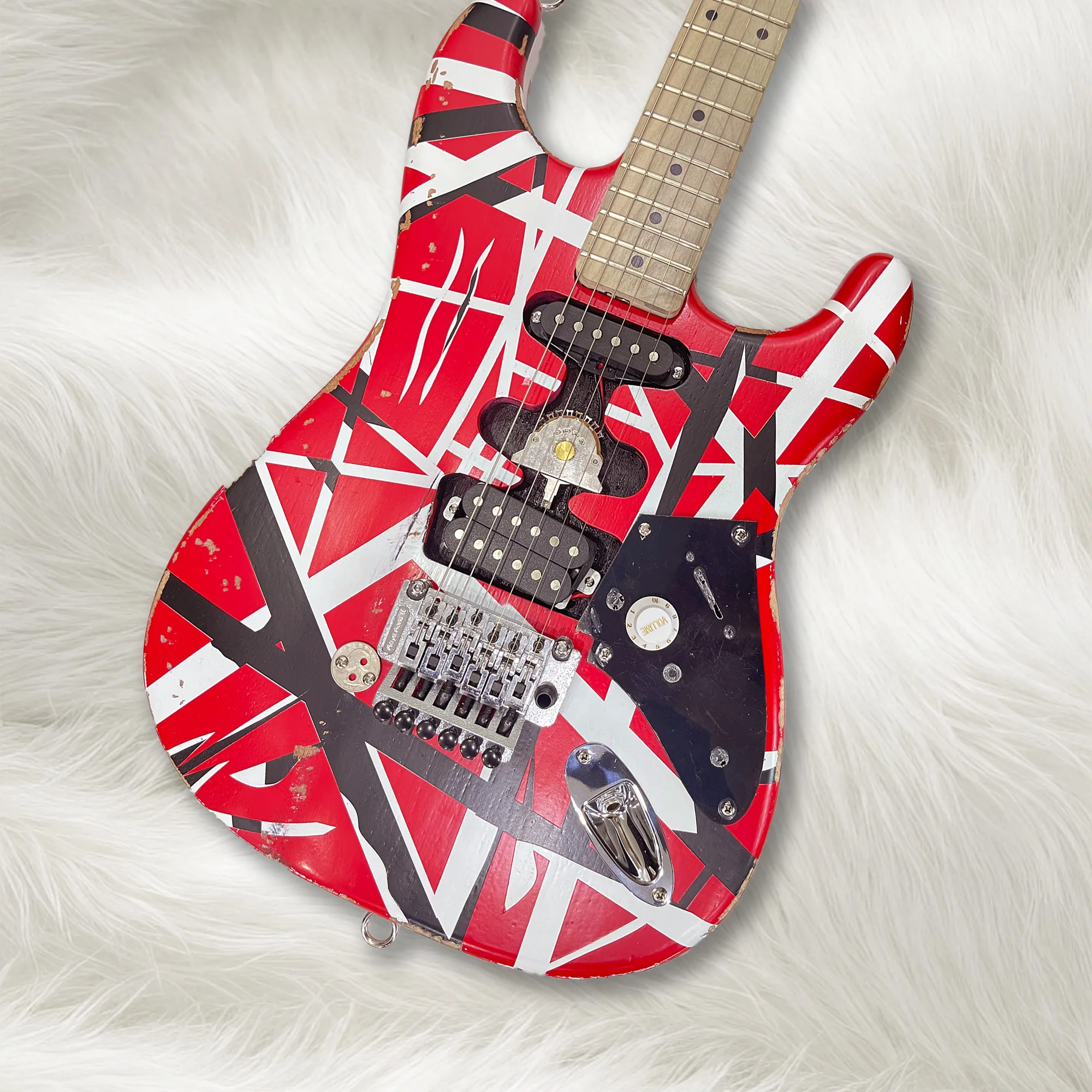 

High Quality Custom Heavy Relic Red Frank 5150 Black White Stripes Edward Edd Van Halen Style Electric Guitar