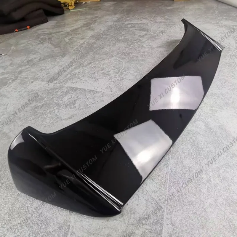 Spoiler Posteriore Maxton Style Per VW Golf 6 R/R20 (2009-2013): Nero Lucido In ABS Per Un Look Sportivo