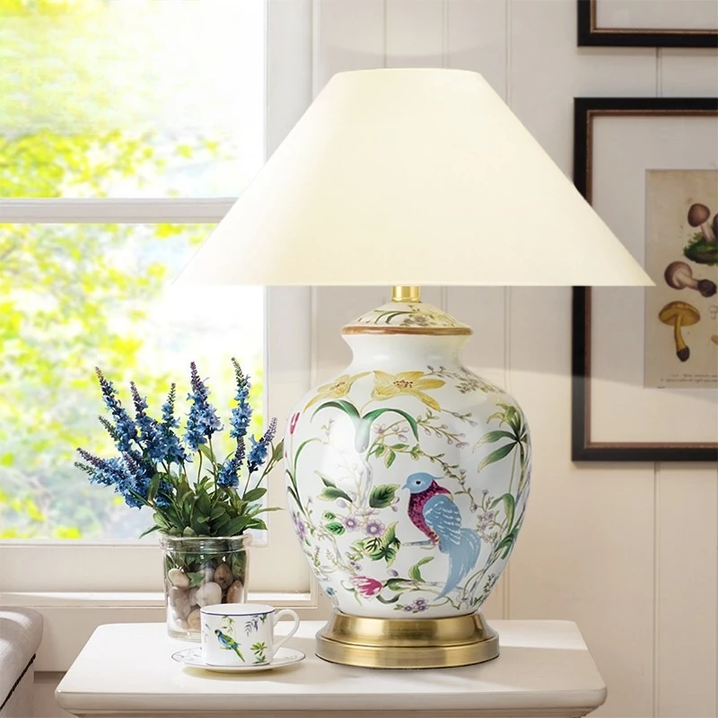 النمط الأمريكي زهرة الطيور مصابيح طاولة سيراميك LED غرفة نوم السرير مطعم غرفة المعيشة دراسة مصمم تركيبات الإضاءة الإبداعية