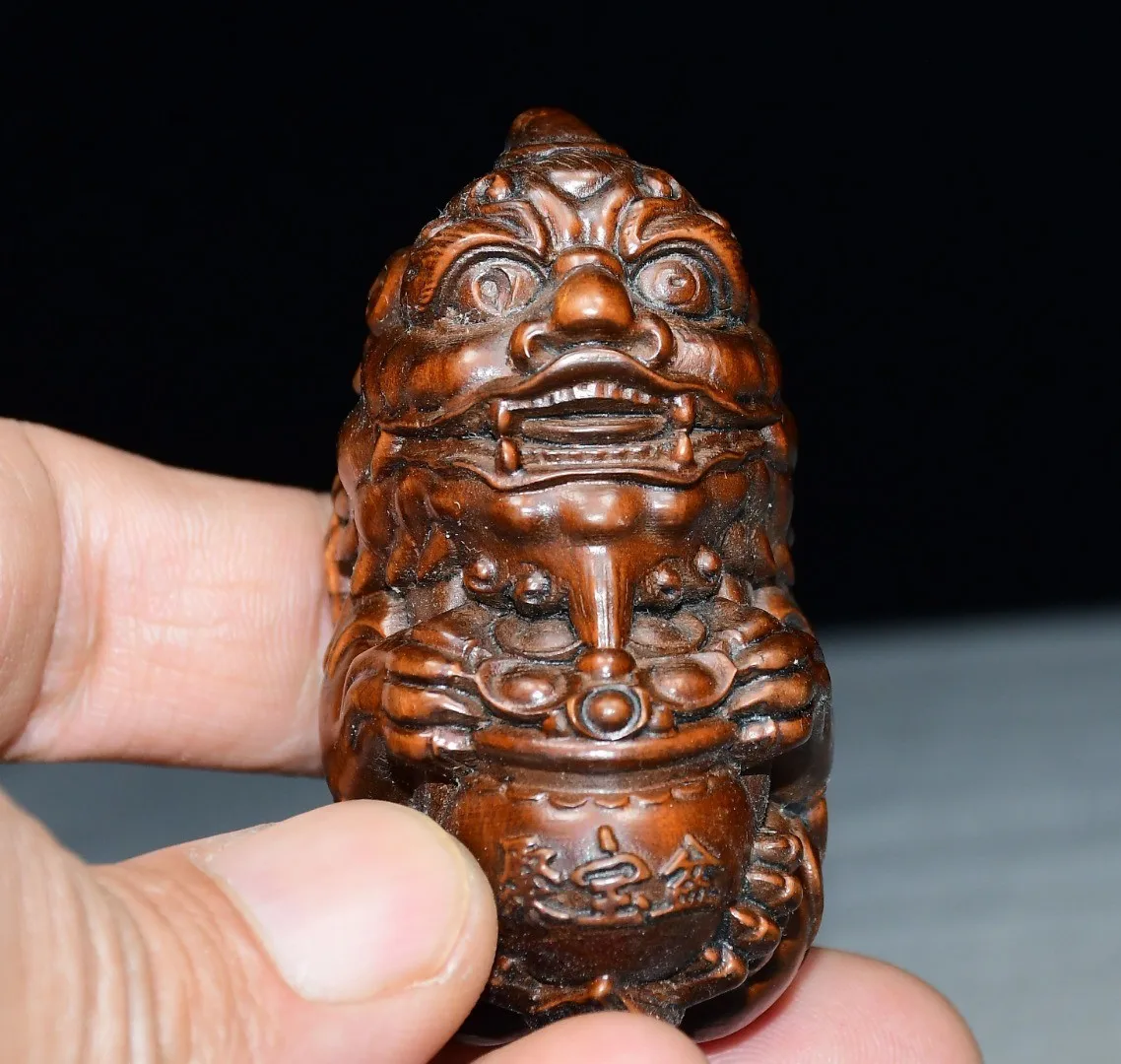 Exquisite small leaf boxwood flying beast ornament