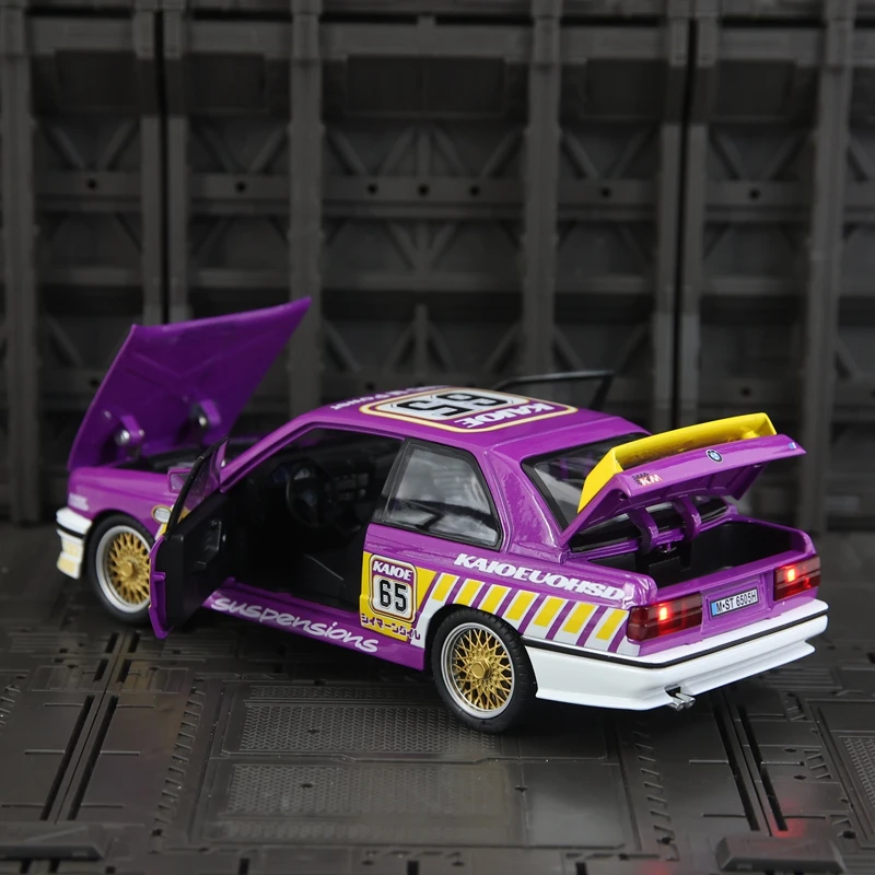 1:24 simulação BMW M3 liga modelo de carro ornamento, portas e capô do motor, porta-malas pode ser aberto com som e luz, carro esportivo