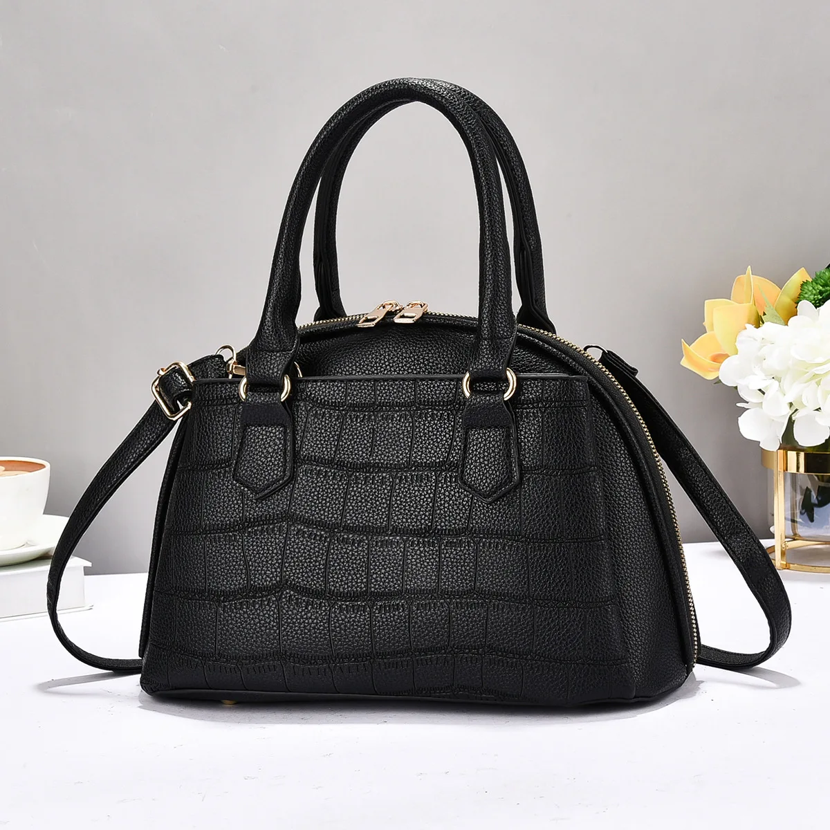 

Work & Commute Large Capacity Tote Bag - Stylish Top-Handle & Shoulder Handbag