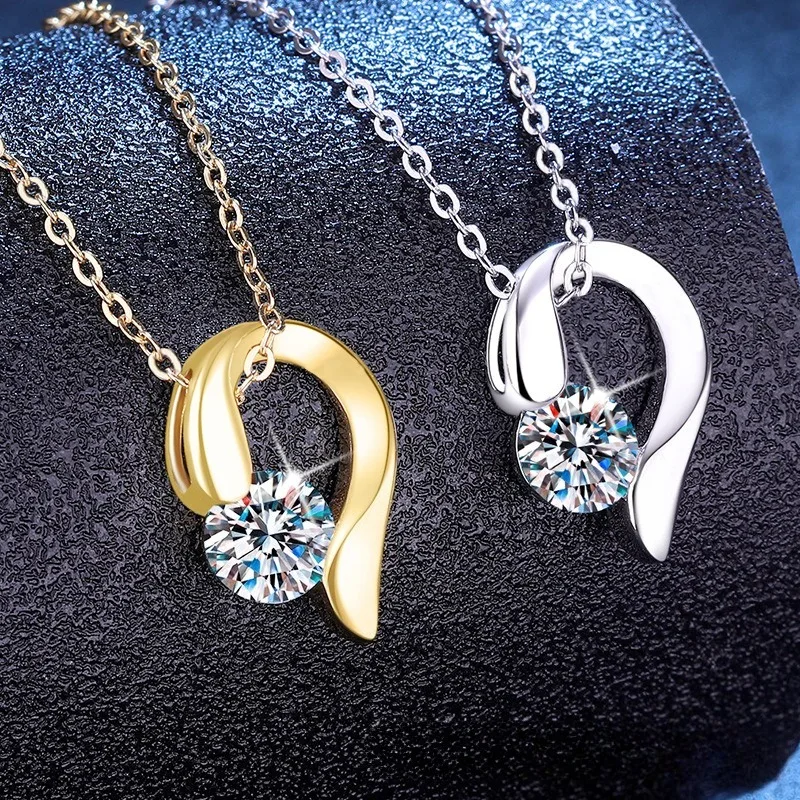 

S925 Sterling Silver Heart Pendant Necklace Moissanite Collarbone Chain Elegant Jewelry Gift for Women