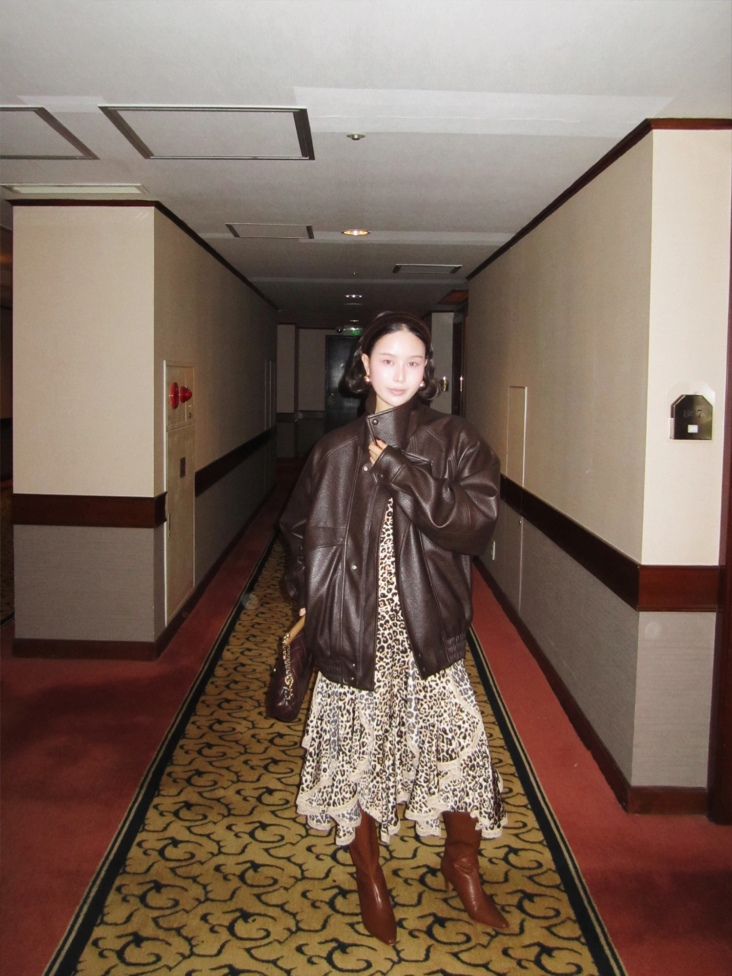 Jaqueta Feminina de Couro PU com Estampa de Lichia YL 2025 Nova Coleção - Estilo Motoqueira Solta para Outono/Inverno - Moda Feminina