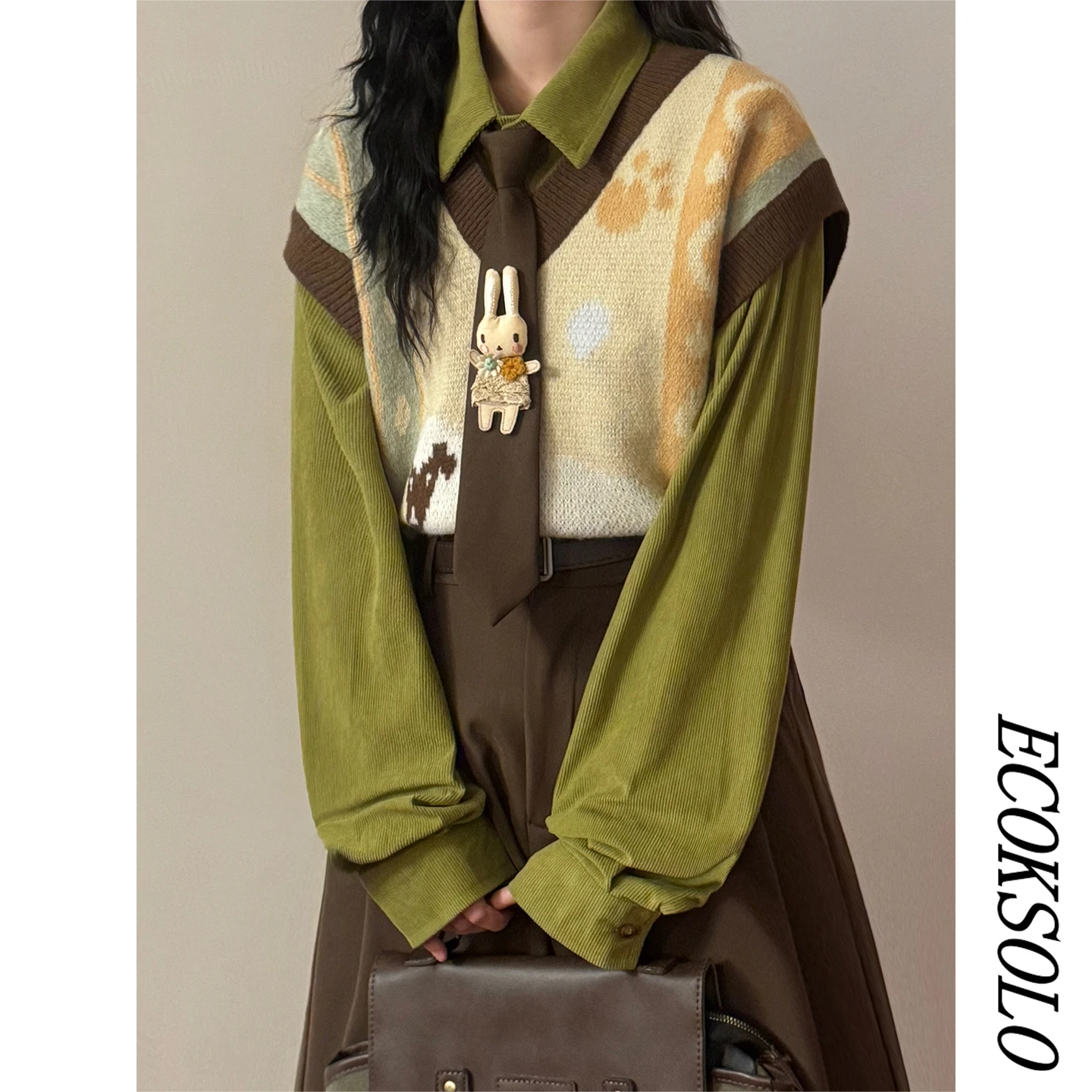 ECOKSOLO Vintage Style Knitted V-Neck Vest Women's Versatile Autumn Fashion Outerwear Embroidered Tank Top Alternative