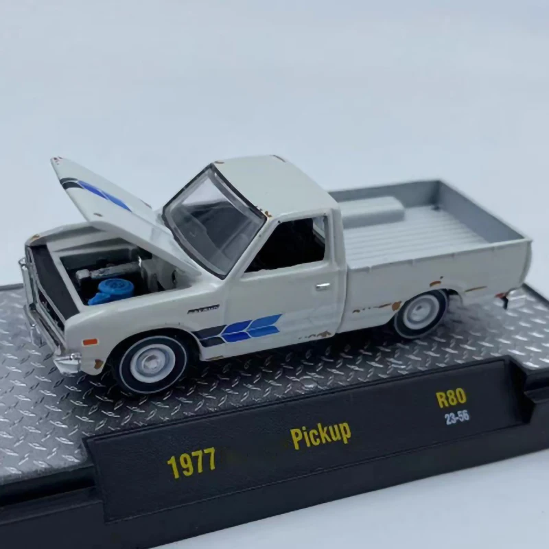 M2 Machines 1:64 Scale Diecast Alloy 1977 Datsun Pickup Truck Toys Cars Model White Classics Adult Souvenir Gifts Static Display