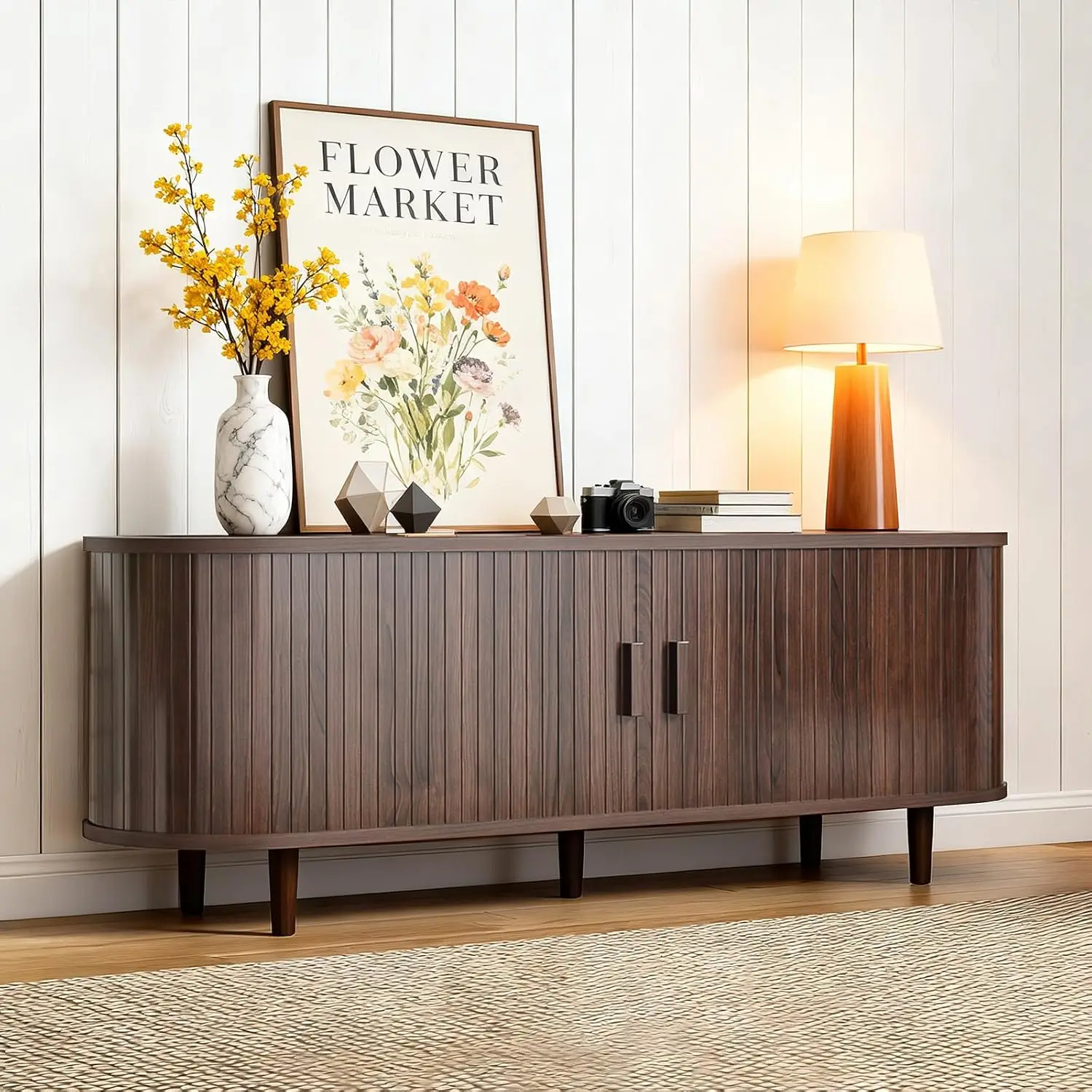 ตู้วางทีวี 58 นิ้ว พร้อมบานเลื่อน, ตู้วางทีวีสไตล์โมเดิร์นยุคกลาง พร้อมปลั๊กไฟและชั้นวางปรับระดับได้สำหรับทีวีขนาดไม่เกิน 65 นิ้ว, ลายร่อง