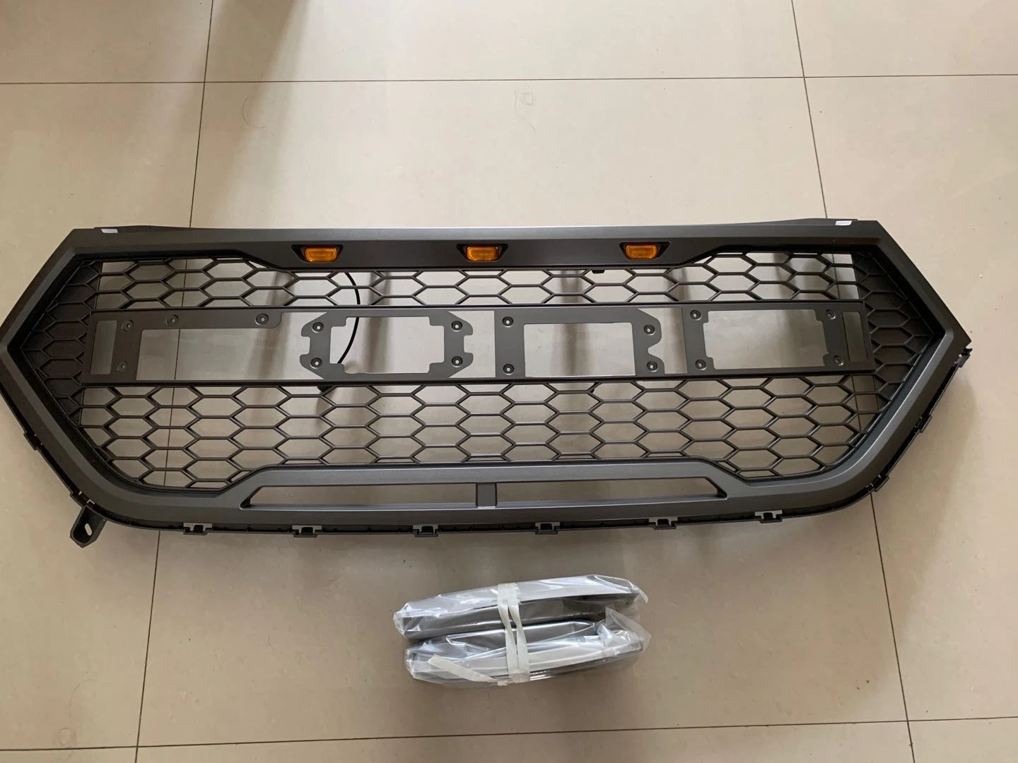 Good Quality ABS Front Middle Grill Racing Grills With LED Lights Fit For Ford Edge 2015-2018