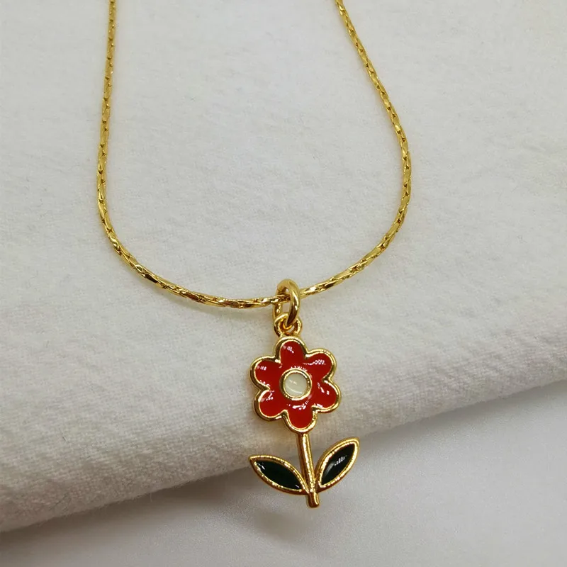 

Japanese Korean Simple Enamel Temperament Geometric New Set Daisy Flower Sweater Chain Necklace Clavicle Chain Pendant for Women
