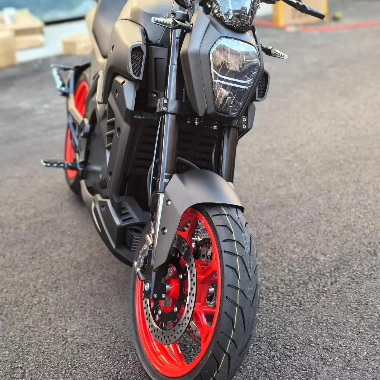 Hot selling road legal e motorcycle 8000W retro high speed electric motorcycle 17 inch wheels 120AH lithium battery remote image 2