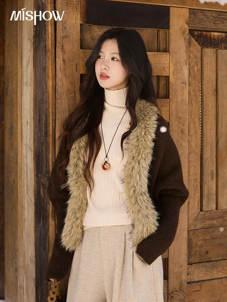 

MISHOW женский коричневый вязаный кардиган 2025, зимний топ с воротником из искусственного меха и рукавами «летучая мышь», теплая свободная верхняя одежда без пояса MXE94Z2954