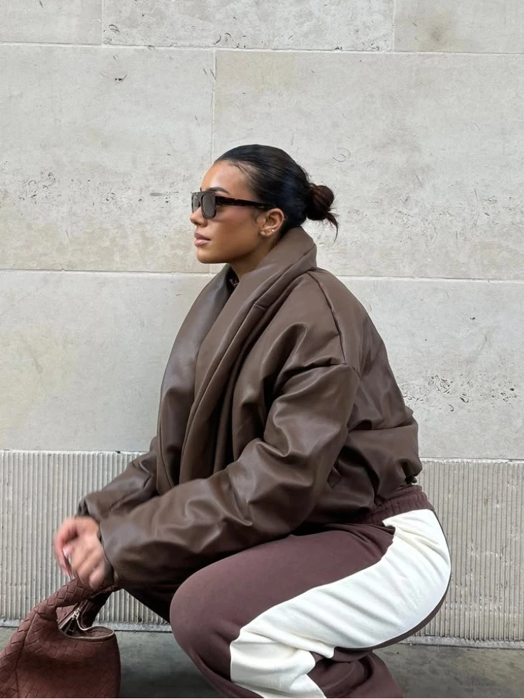 

Утепленная куртка из искусственной кожи в стиле ретро, женская повседневная свободная короткая однотонная куртка с лацканами, женская осень 2025 года, классическая шикарная уличная верхняя одежда