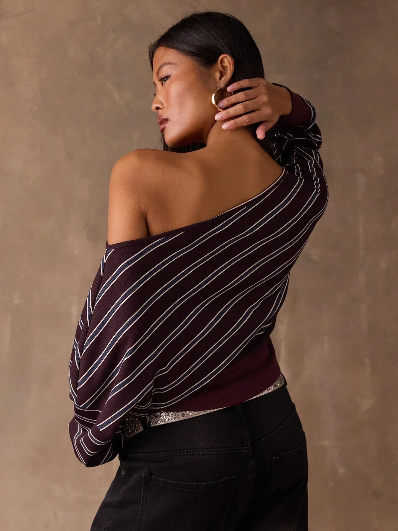 

Женский укороченный топ с открытыми плечами, в полоску, с длинными рукавами, повседневный, свободного кроя, бордовый