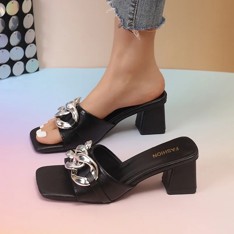 2024 Summer Light Elegant Fashion Thick Heel Pointed Hollowed Out Breathable Sequin Design Women's Slippers Commuter Sandals