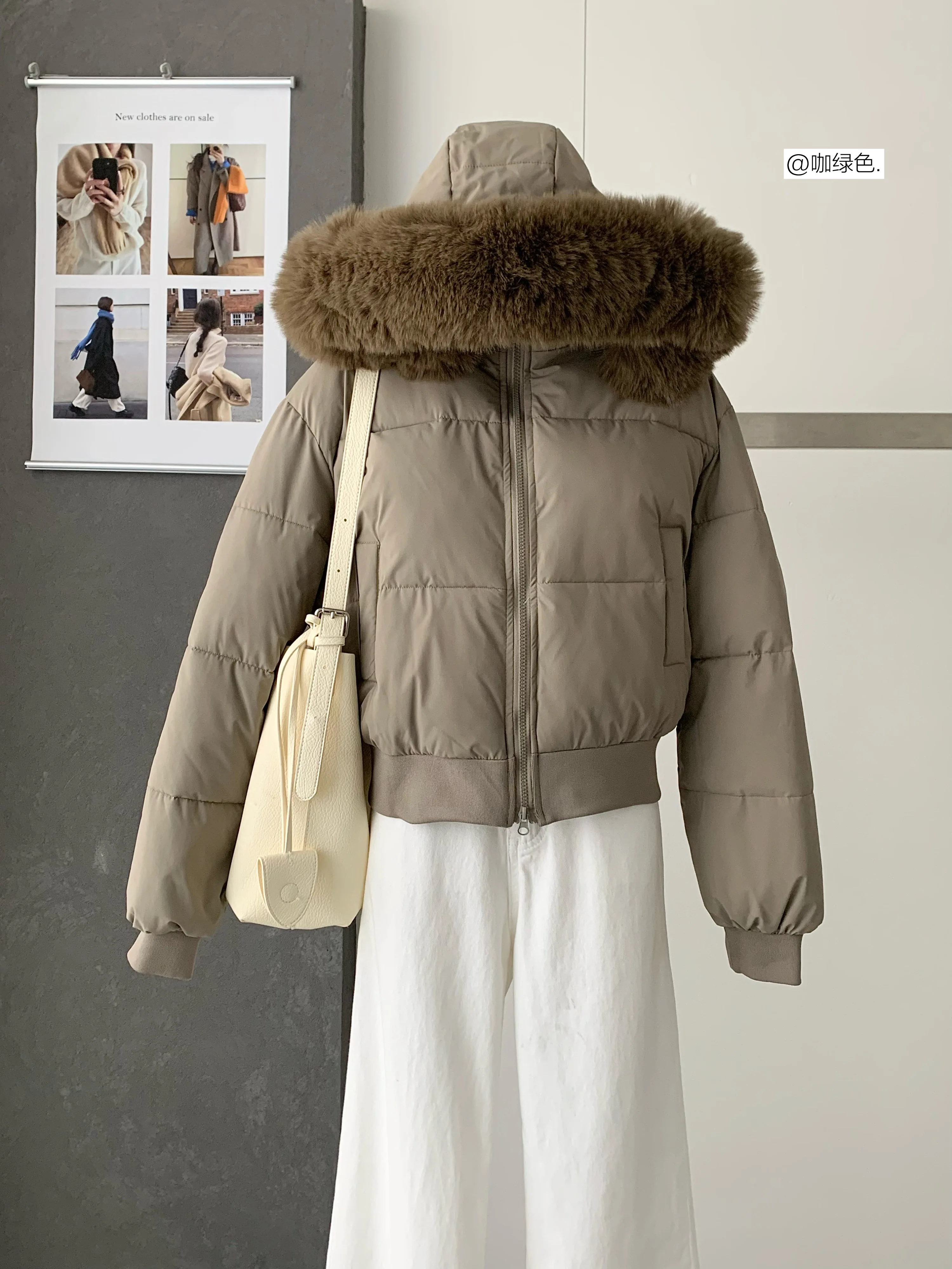 

2025 Winter Short Cotton Jacket, Women's New Style, Wool Collar, Hooded, Warm, Concealed, Thick and Fashionable Coat
