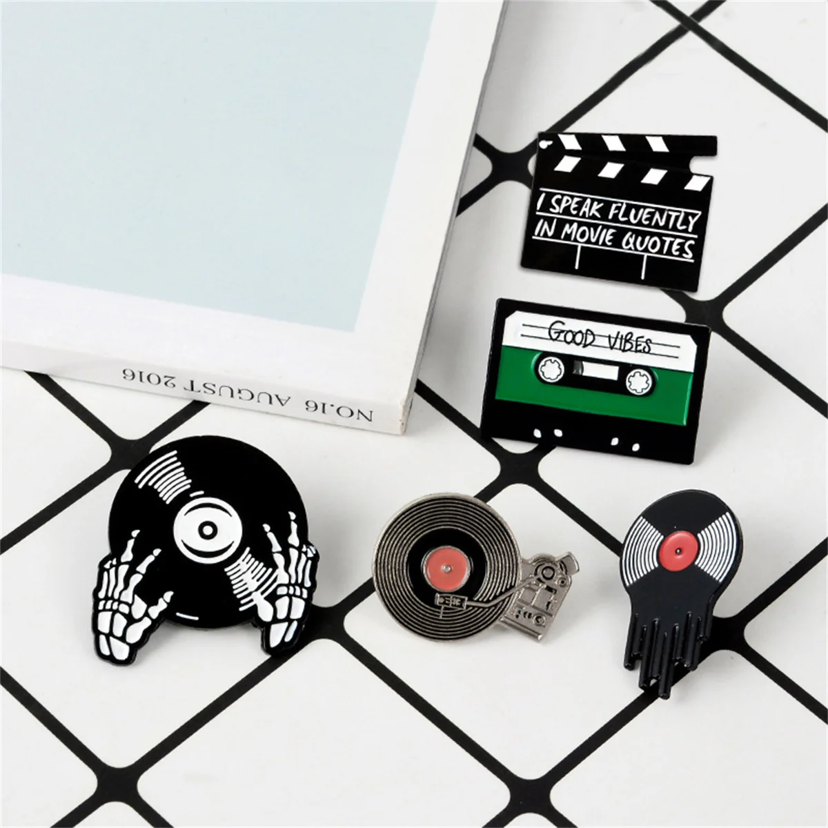Cartoon Cute Tape Radio Creative Unique Disc Maker Music Series Pin Clothing Bag Decoration Party Birthday Gift Souvenir Trend