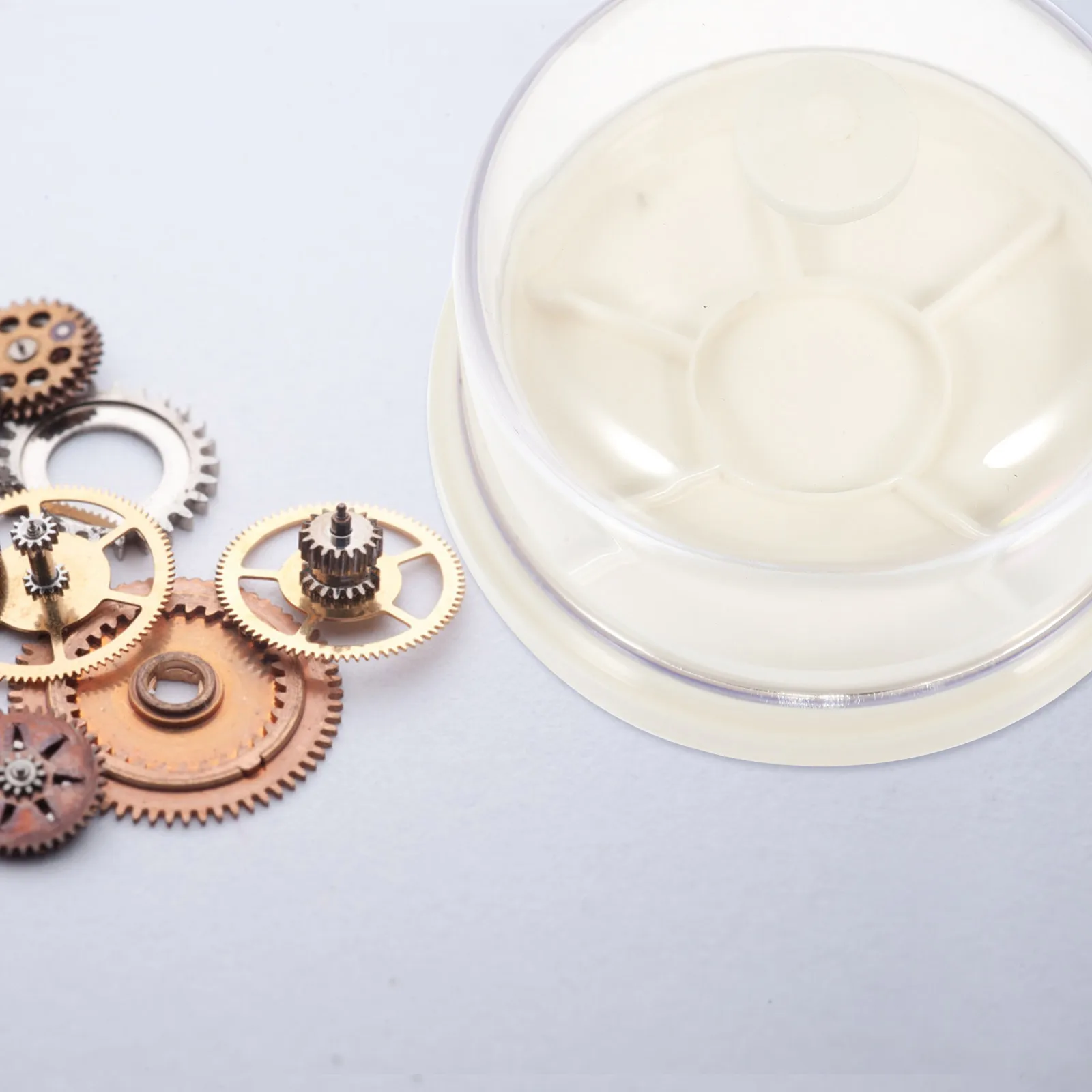 

Plastic Dust Cover for Watchmakers 6 Compartments Portable White Repair Tool Watch Movement Protector Anti Dust Debris Sand