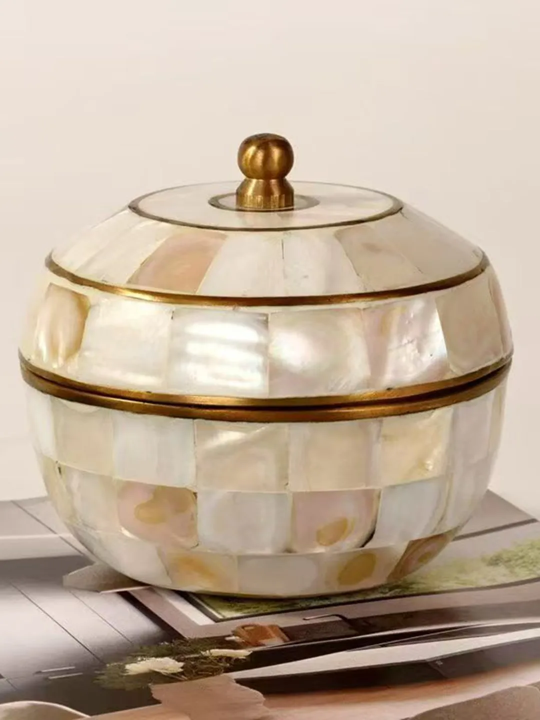 Shell Brass Jewelry Box, High-end Jewelry Storage Box for Sale, Light Luxury Desktop Ornament.