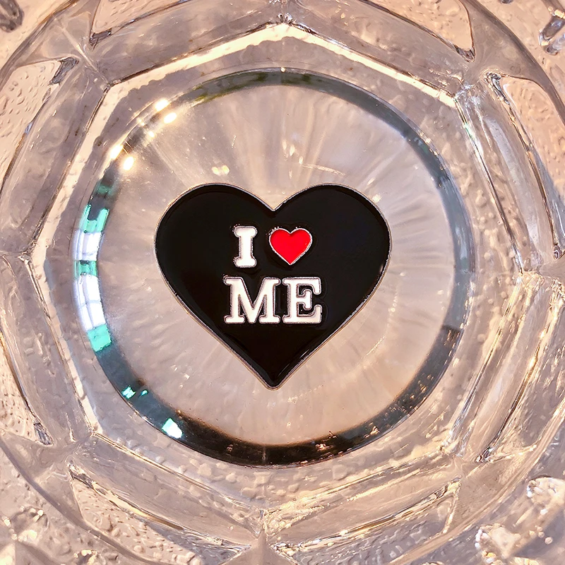 Broches en émail en forme de coeur noir, épingles, insigne de revers, bijoux punk, accessoires, cadeau pour amis, I Love EMO BOYS Bathroom T MOMS DADS MILFs