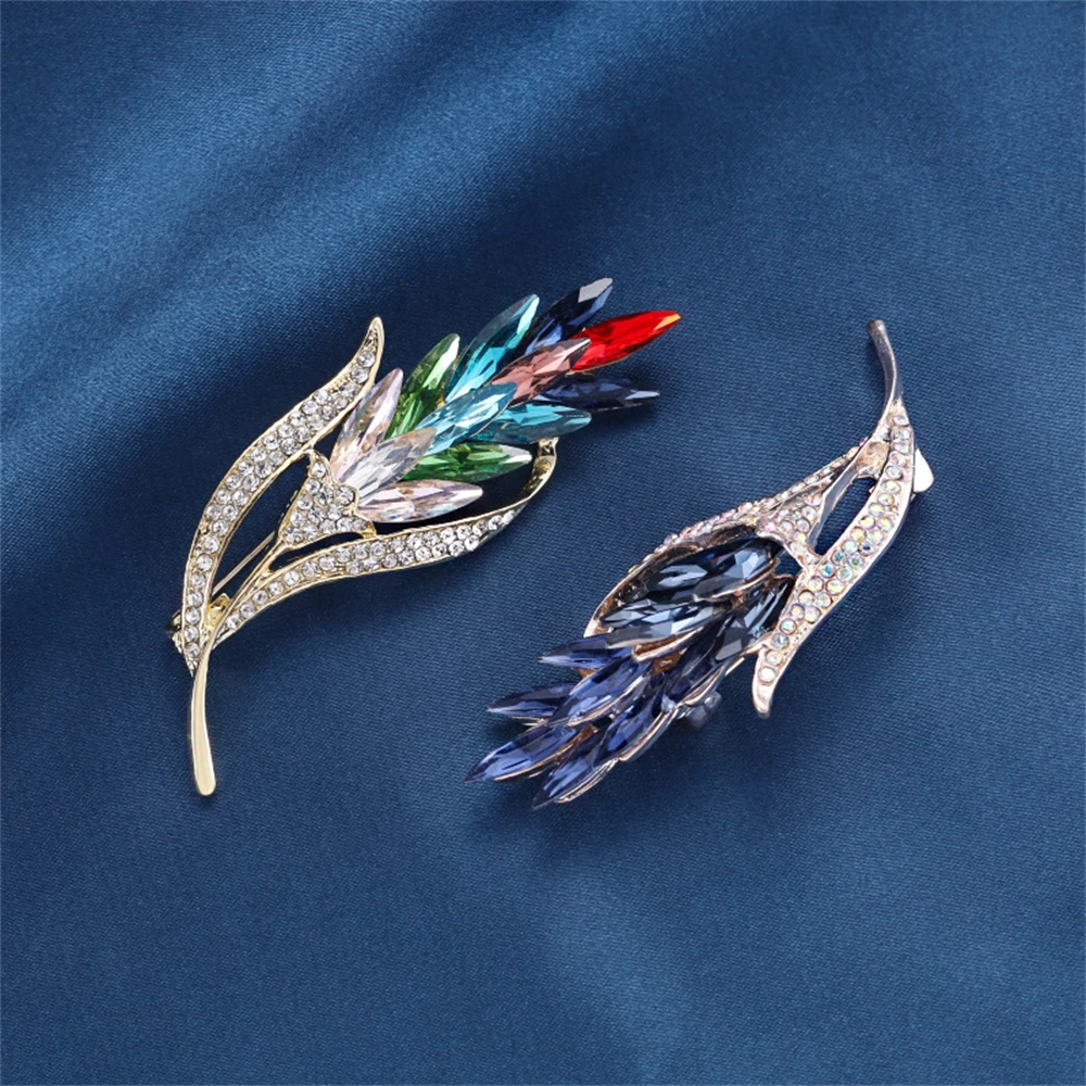 Exquisite Crystal Wheat Brooch Shining Rhinestone Metal Lapel Pins for Women Stylish Jewelry Accessories Couple Gift