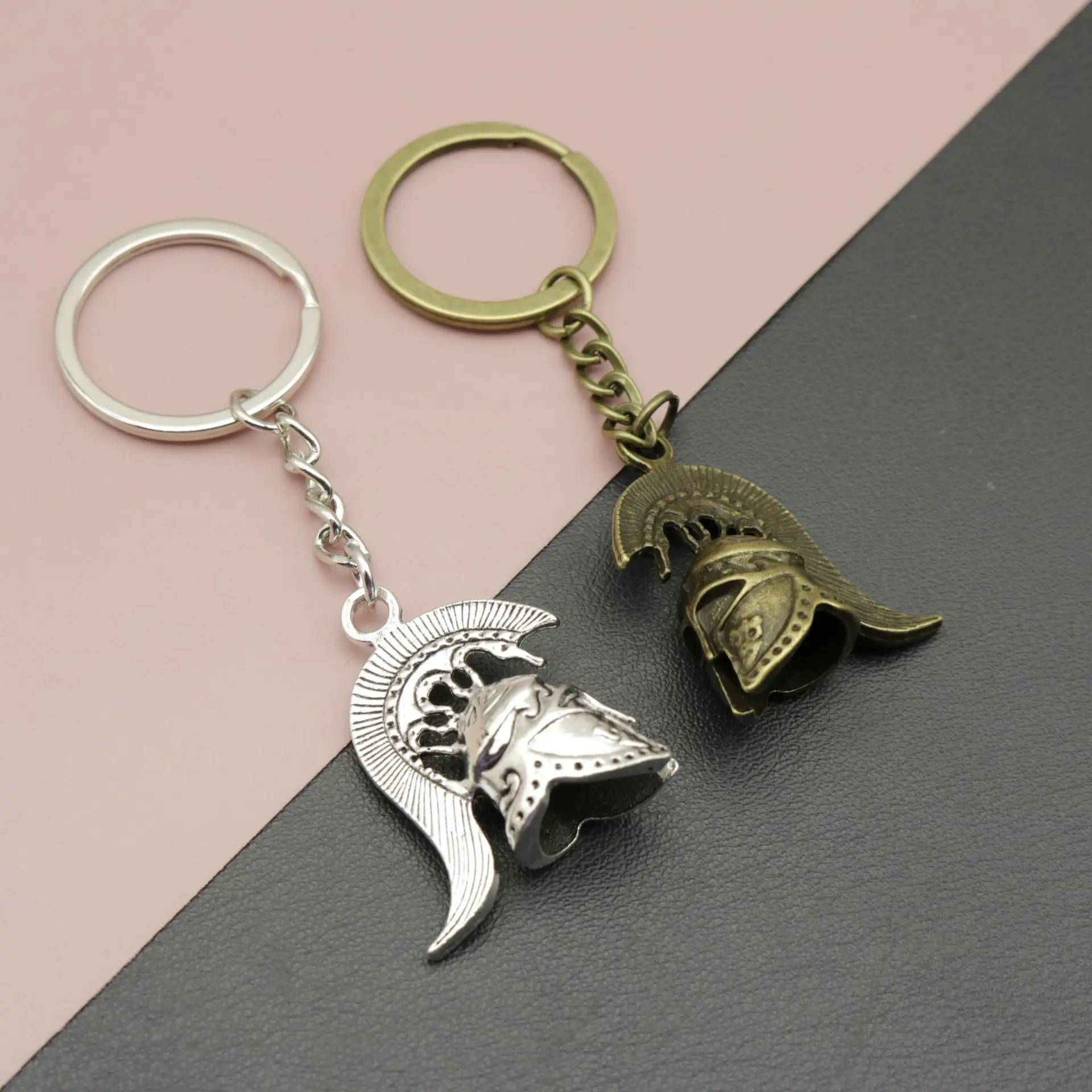 keychain soldier Jewelry Car Key Chain Party Gift Keychains 36x28x14mm 3D Retro Roman Soldier Helmet Charms Key Rings