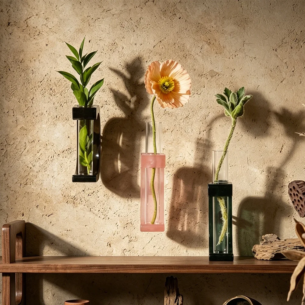 Automotive Air Vent Flower Vase with Secure Vent Clip and Leak-Resistant Water Cultivation System for In-Car Aromatherapy