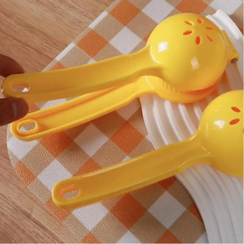 1Pcs Colorful Manual Lemon Juicer Creative Kitchen Gadgets Manual Lemon Clip Not Easy To Deform Mini Home Portable Lemon Clip