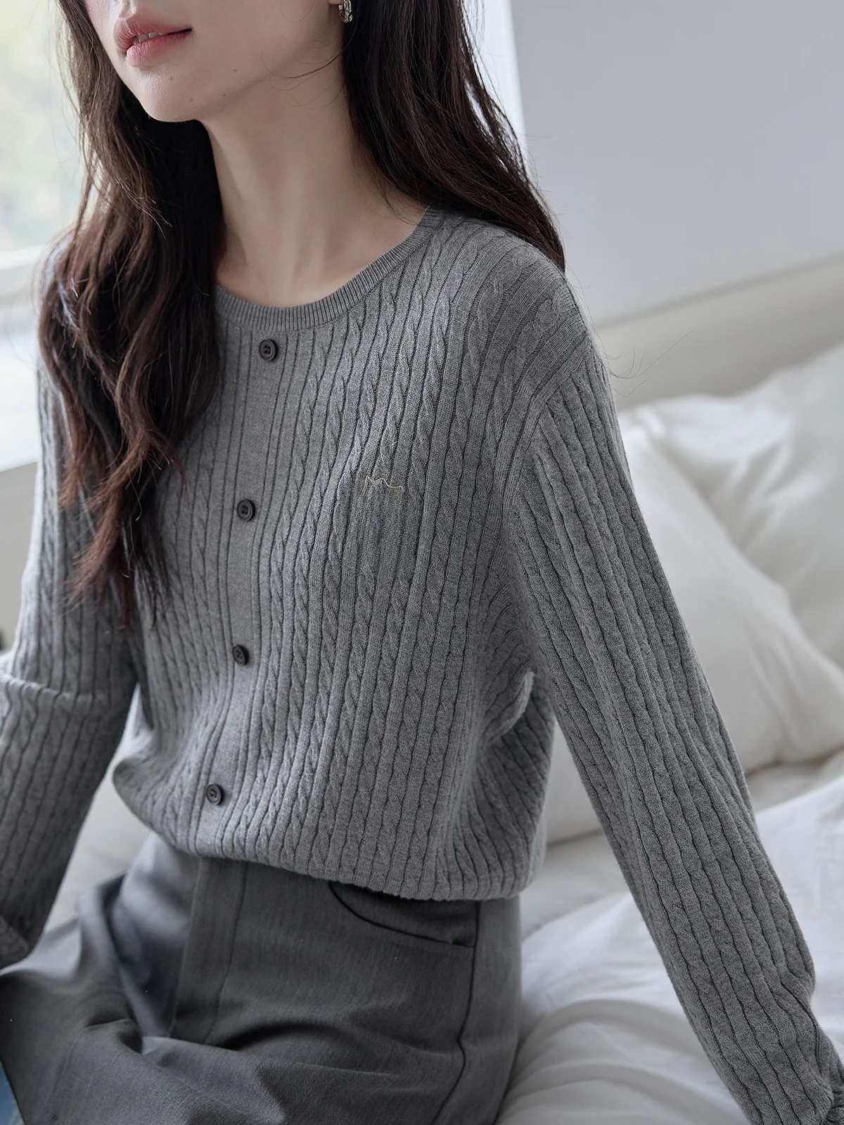 

Вязаный свитер Ele ey для женщин, весна 2026, новая коллекция, в университетском стиле, с вышивкой, универсальный, для повседневной носки, модный