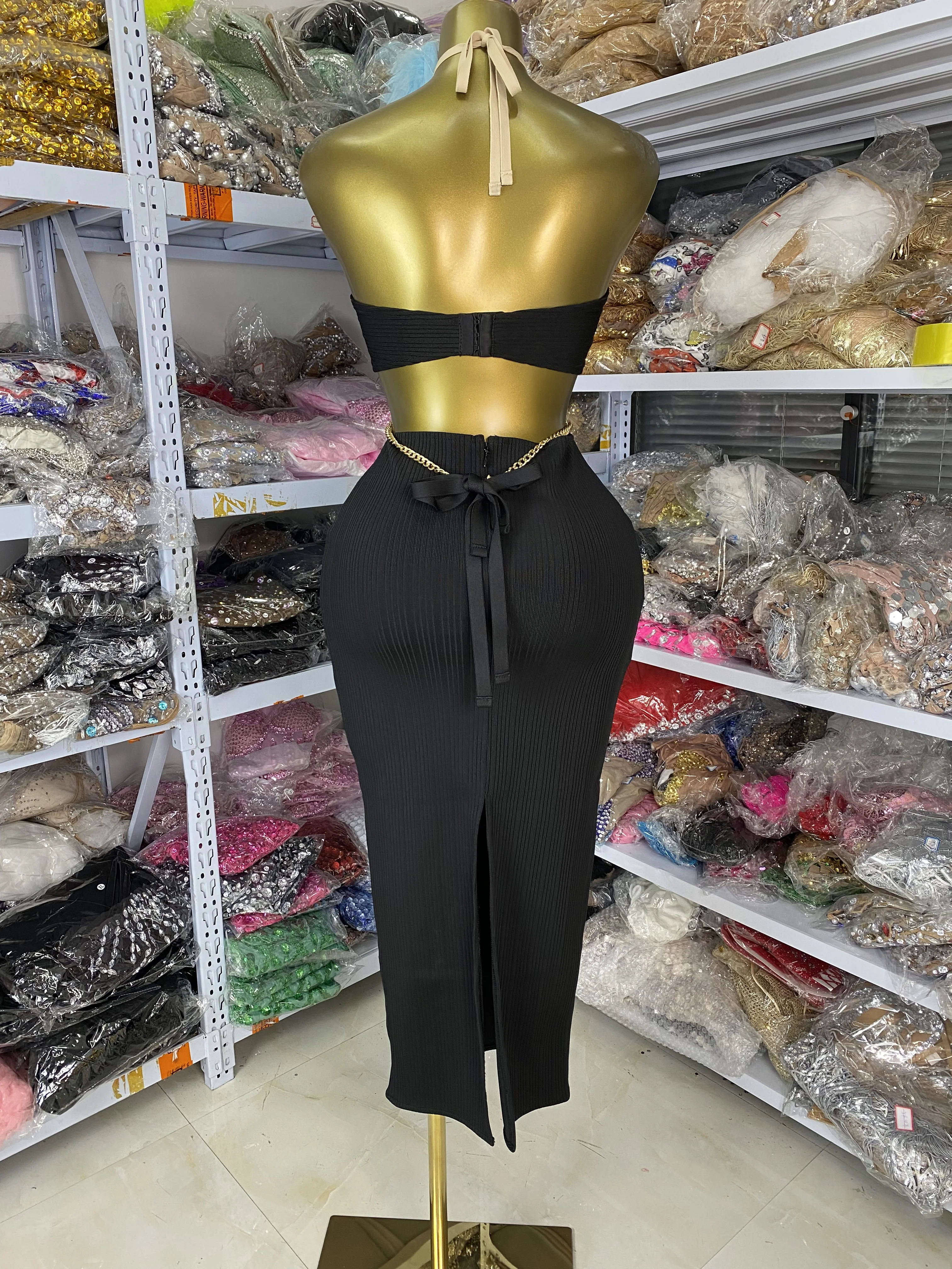 2025 New Design Black Bustier Halter Gold Chain Cut Out Midi Calf Rib Bandage Dress Knitted Evnening Club Party Dress Guest Look