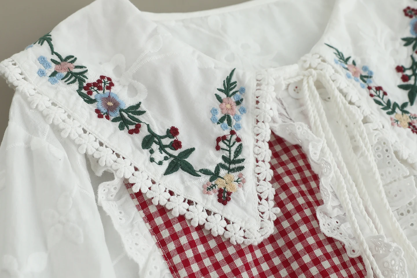 和菓子森ガール花柄刺繍チェック柄パッチワークコットンシャツ女性ピーターパンカラー長袖カジュアルルーズブルー