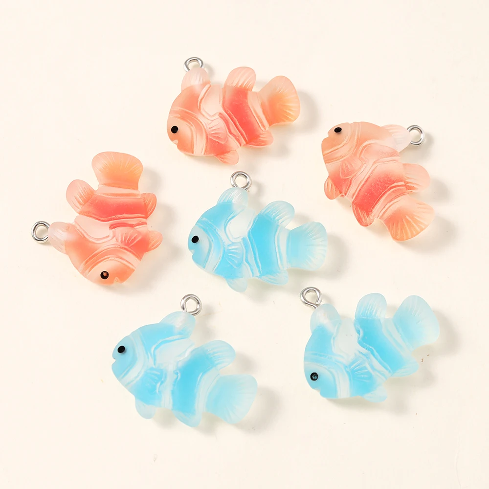 10 pçs 2 cores dos desenhos animados praia resina mini palhaço peixe encantos para diy jóias acessórios encantos artesanais brincos colar pingentes