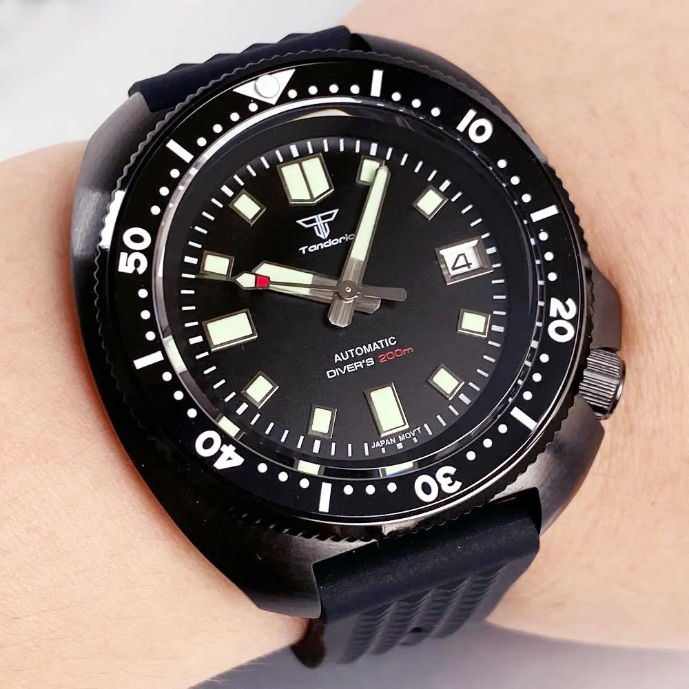 タンドリオ 44mm 機械式自動巻きメンズ腕時計 NH35A ムーブメント ブラック PVD サファイアガラス 夜光日付表示 C3 針 ラバーストラップ