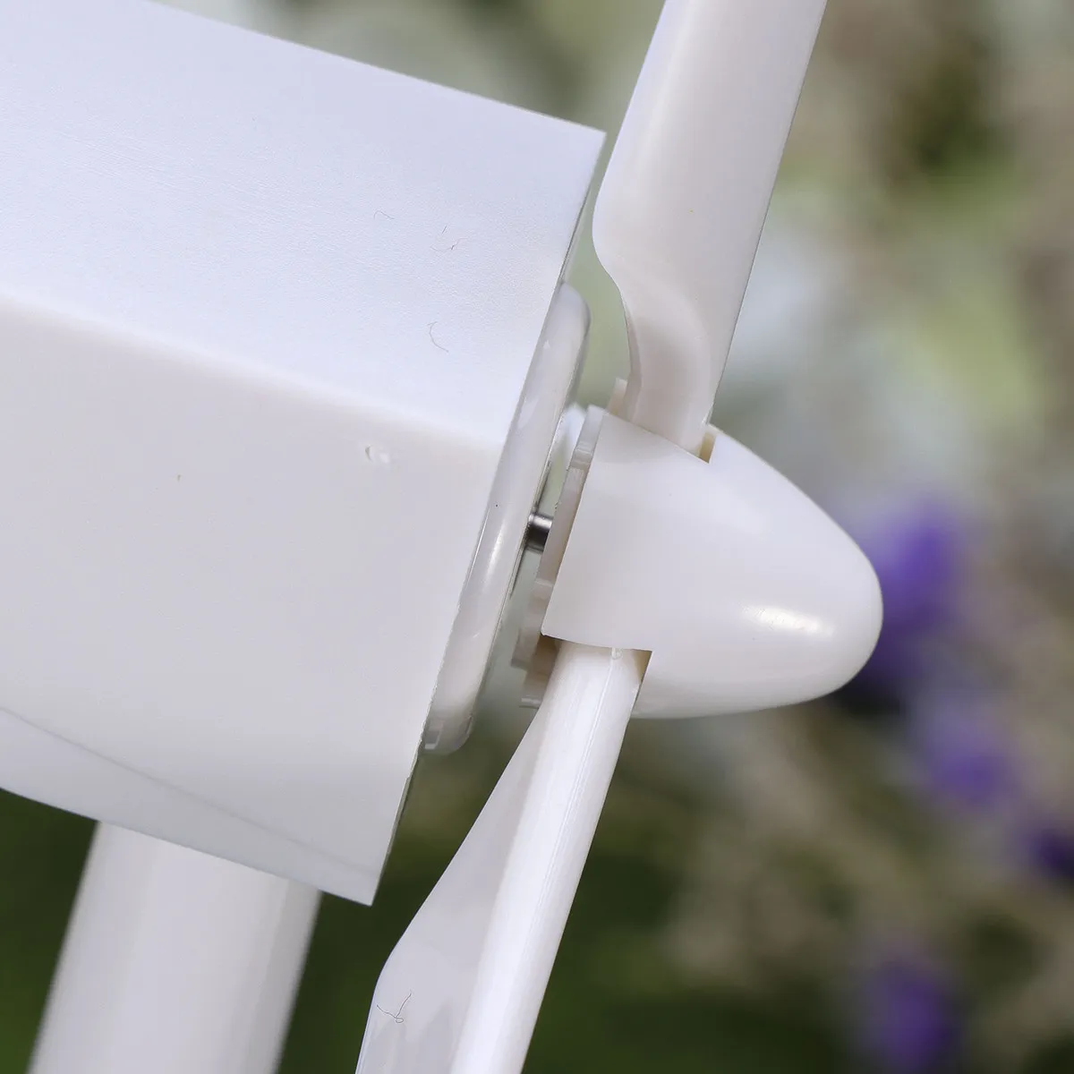 

Desktop Wind Turbine Solar Powered Turbines ABS Plastic White Educational Fun Office Bedroom Decoration Desktop Turbine Model