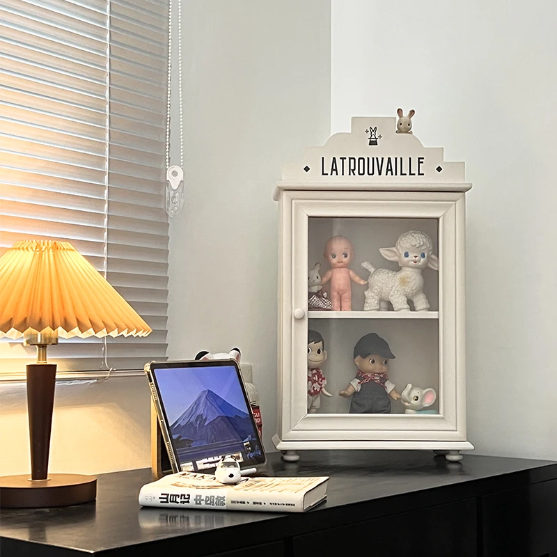 خزانة عرض زجاجية من الفانيليا الفرنسية للدمى والمقتنيات عرض تحف مقاوم للغبار مع أبواب كريم شخصيات كرتونية جمالية #4