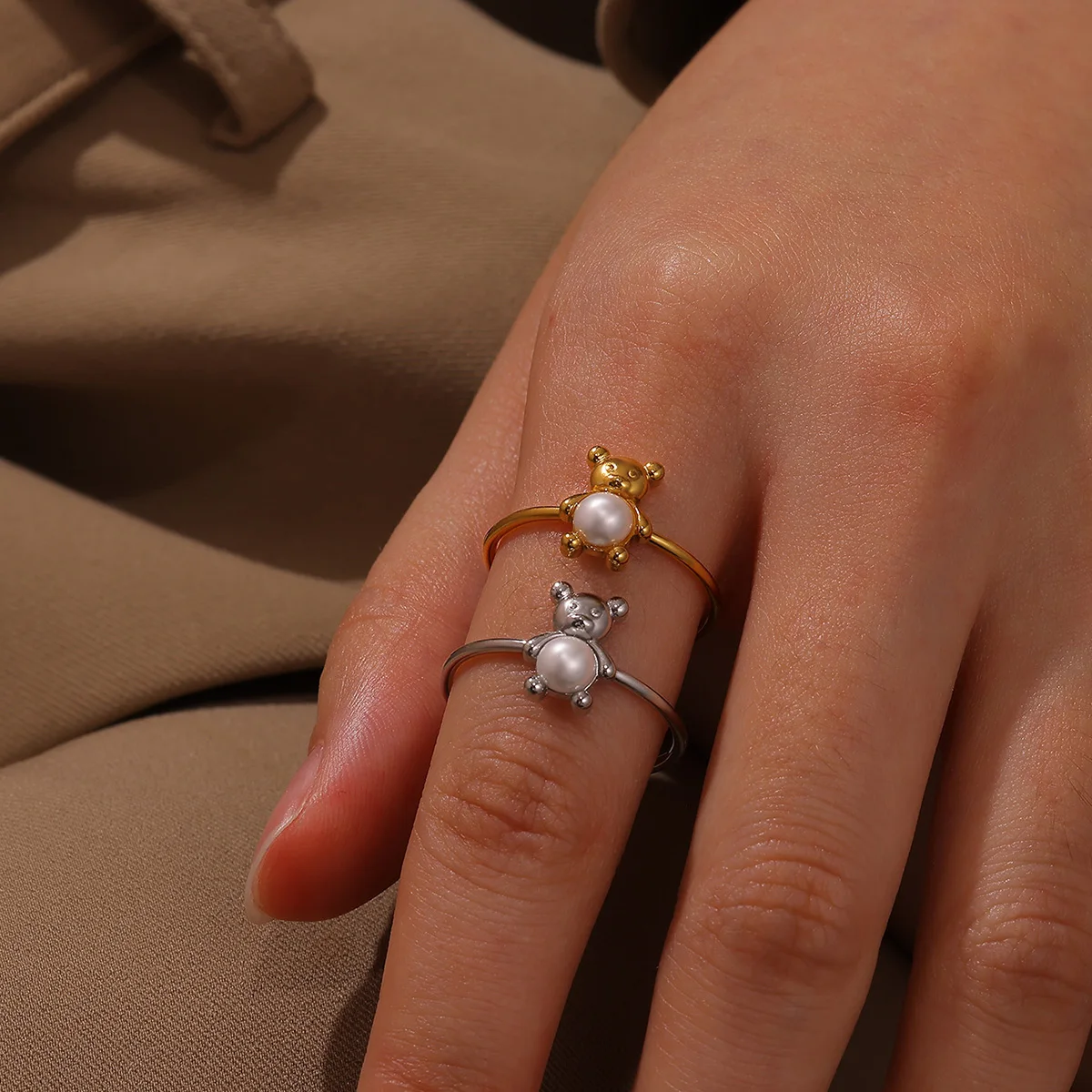 Niedlicher Bären-Ring mit verstellbarer Öffnung, goldfarben, Edelstahl, Imitationsperlenringe für Frauen, minimalistischer, eleganter Schmuck, Geschenk