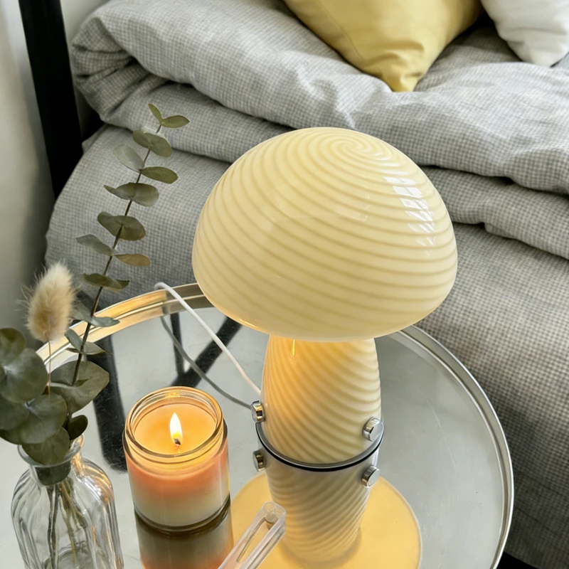 Lampe de Table champignon nordique Vintage à haut niveau d'apparence, lumière ambiante pour filles, prise de chevet de chambre à coucher, lecture créative de nuit
