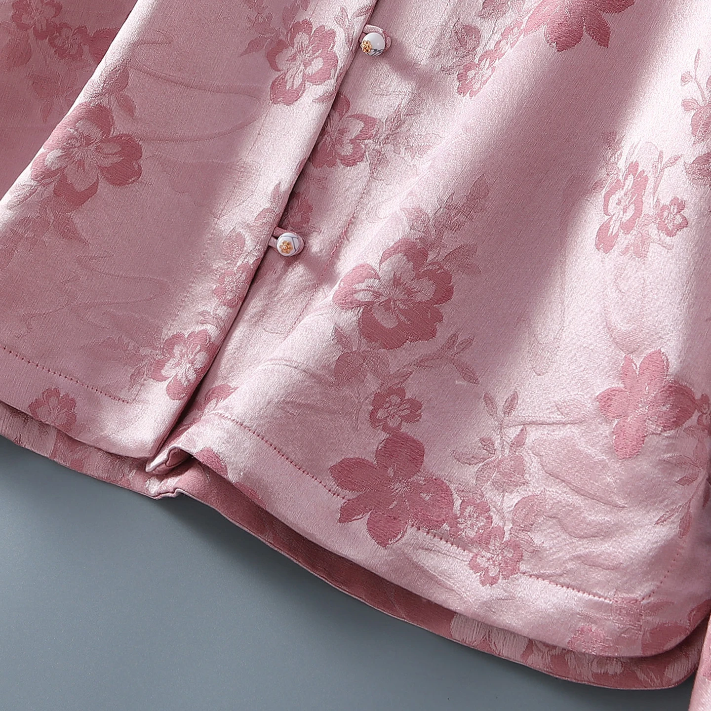 ملابس عصرية للنساء 35% حرير التوت الطبيعي 65% صوف جاكار نسائي برقبة دائرية وأكمام طويلة معطف سترة