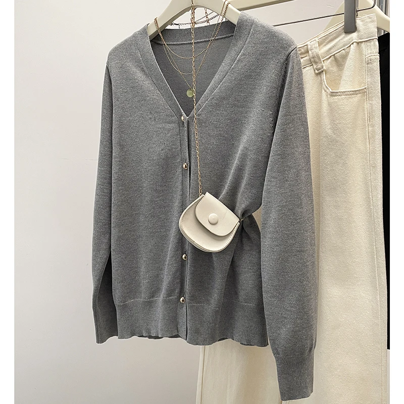 Women's Plus Size 2024 Autumn New V-neck Single Row Button Knit Sweater Chubby Girl Loose and Slimming Cardigan Sweater Jacket