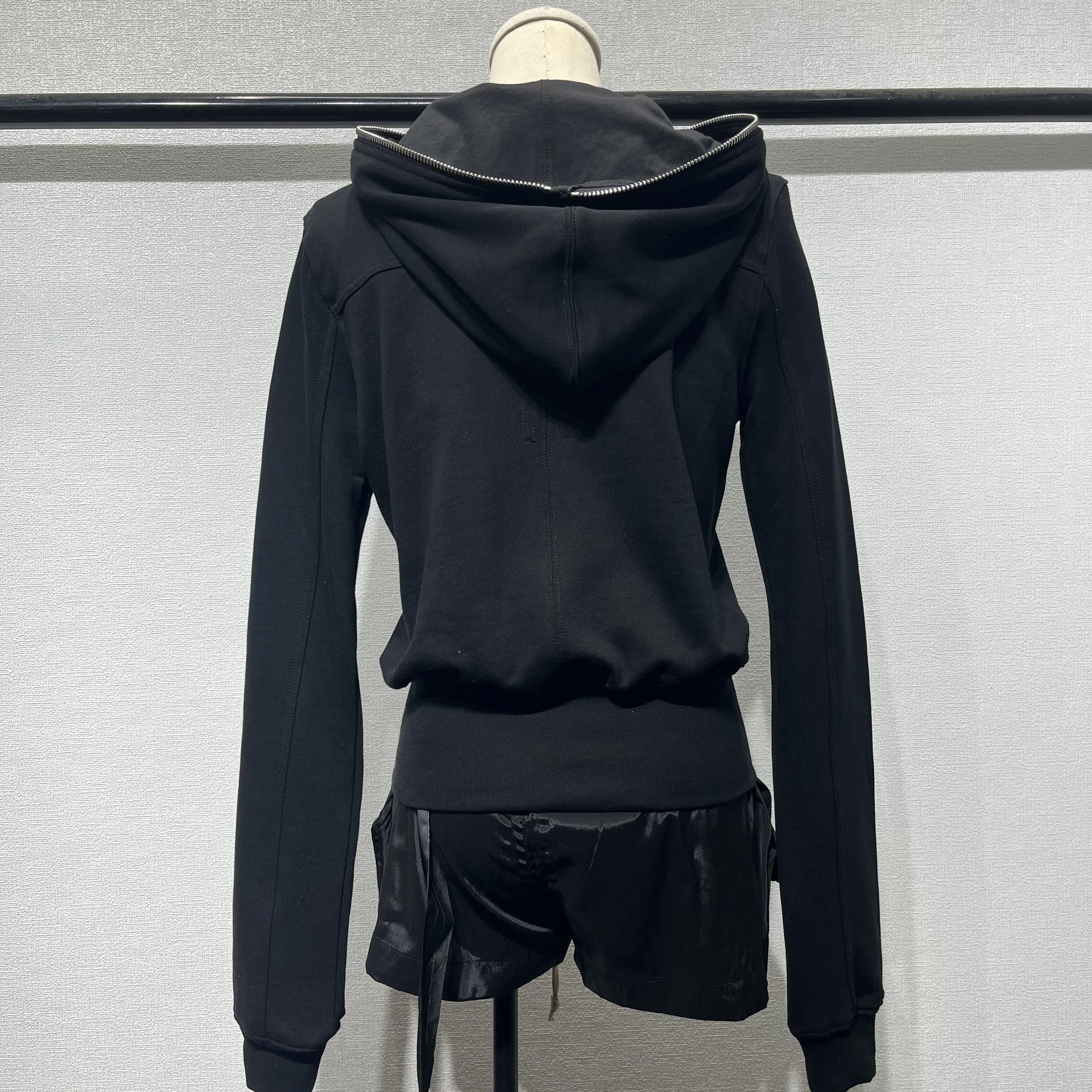 2026 Designer Dark R.O. Style Zip Up Hooded Cardigan for Women, Chest Rivet Eyelet, Slim Fit Short Cropped Sweatshirt Jacket