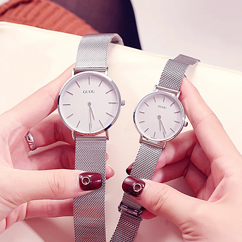 

Доступен стильные и простые часы с циферблатом для студентов и пар с ремешком из нержавеющей стали и кварцевым механизмом.