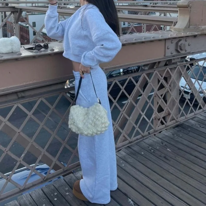 

Новый повседневный женский костюм-двойка (свитер с капюшоном и брюки) на весну-осень 2026