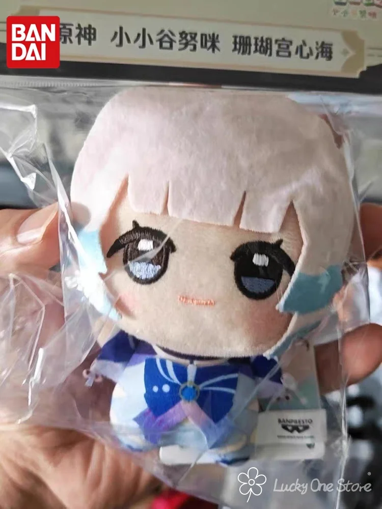 Bandai BANPRESTO Genshin Impact Xiaogu Numi 3a Edição Pingente de Pelúcia Elástica Brinquedo Colecionável de Pelúcia Macia para Fãs